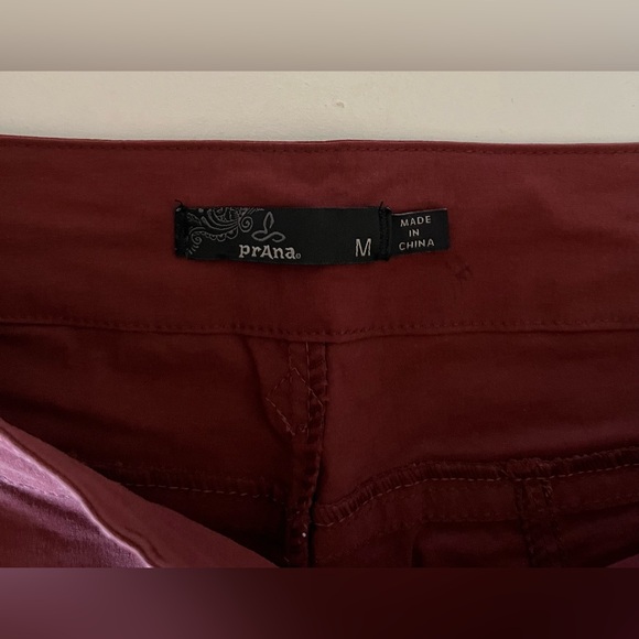 Women’s Prana Long Shorts Pull On Tie Waist Activewear hiking Burgundy Size M - Picture 2 of 7